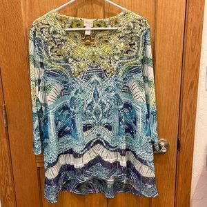 Stunning hi-lo tunic top with three-quarter length sleeves